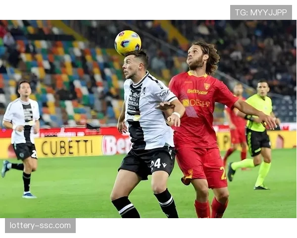 特写：布雷斯特门将布莱佐维奇手抛球发动进攻，直接助攻前锋单刀破门